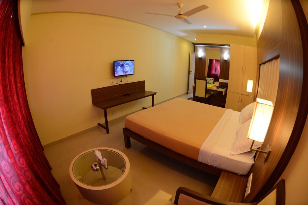 Hotel Ayush International Μπανγκαλόρ Εξωτερικό φωτογραφία