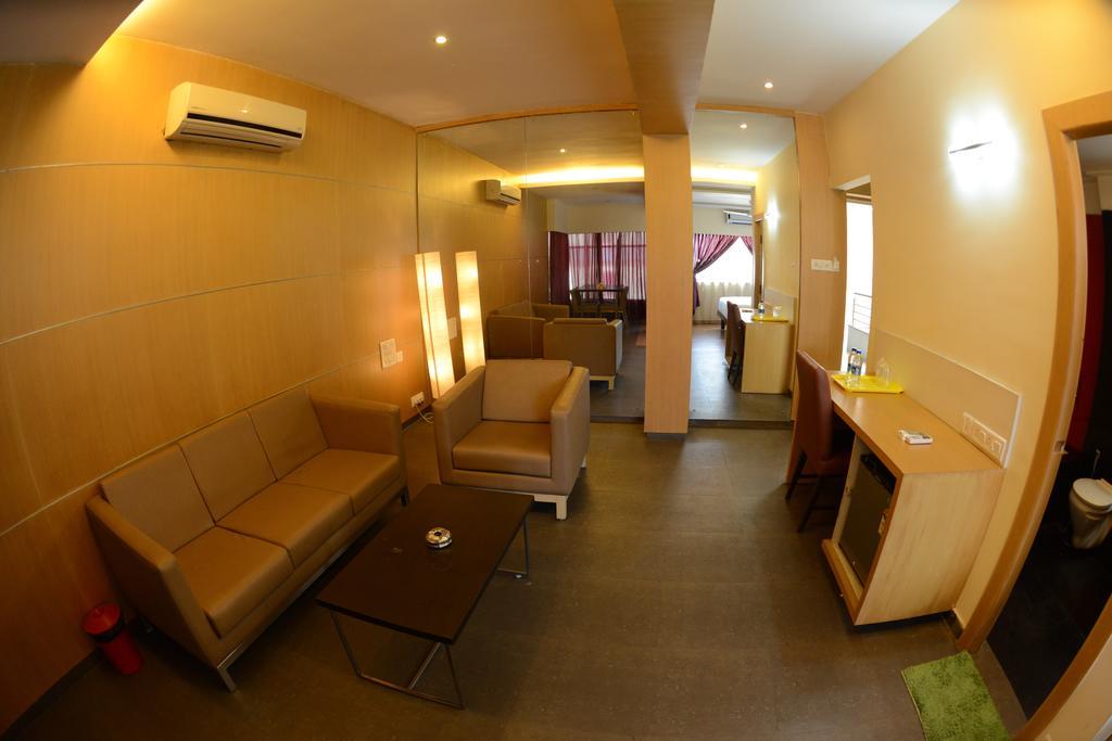 Hotel Ayush International Μπανγκαλόρ Εξωτερικό φωτογραφία