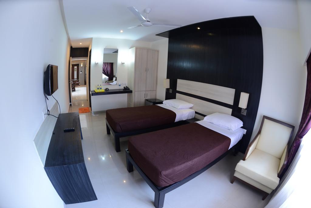 Hotel Ayush International Μπανγκαλόρ Δωμάτιο φωτογραφία