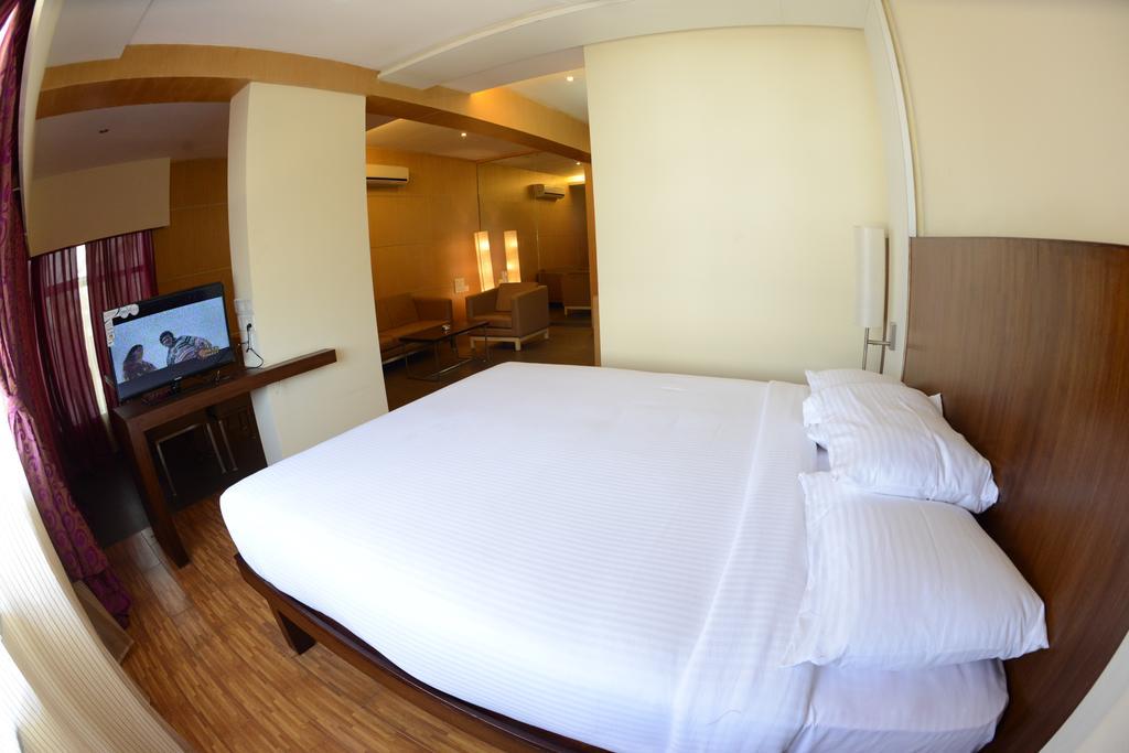 Hotel Ayush International Μπανγκαλόρ Δωμάτιο φωτογραφία