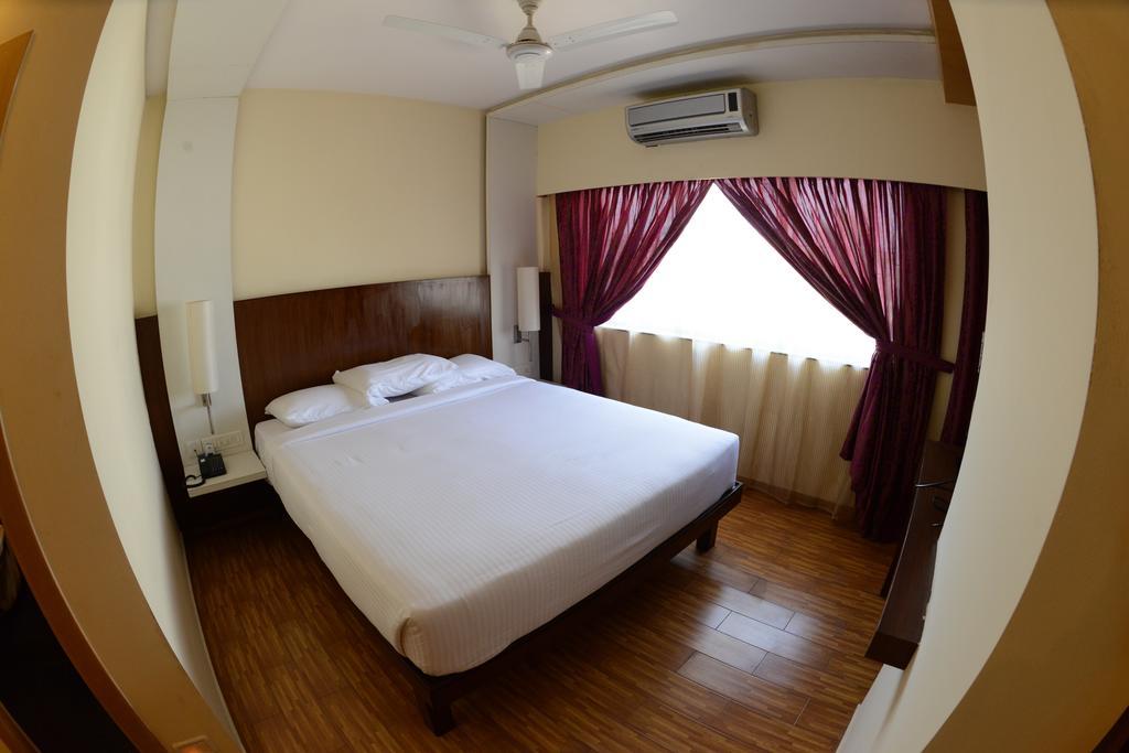 Hotel Ayush International Μπανγκαλόρ Δωμάτιο φωτογραφία